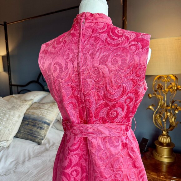 Vintage 1950s-1960s Pink Swirl Jacquard High Neck Sleeveless Dress - Picture 8 of 12